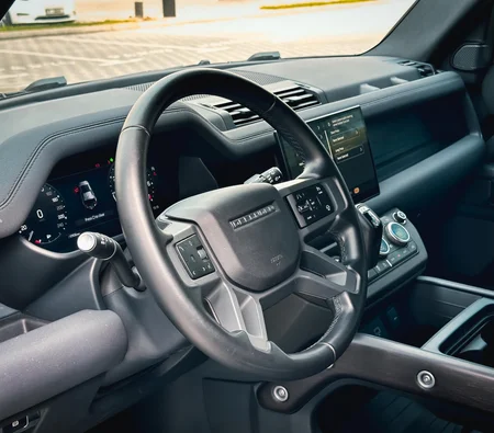 Land Rover Defender photo 2