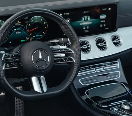 Mercedes Benz E200 Convertible photo 2